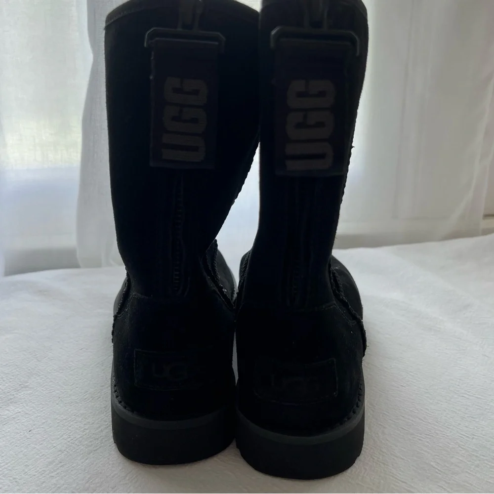 UGG Classic Short Logo Zip Black Suede Sheepskin Women’s Boots Size 7 New